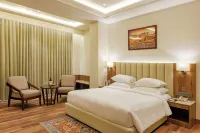 Regenta Place Jaipur , Jaipur - สระว่ายน้ำบนดาดฟ้า