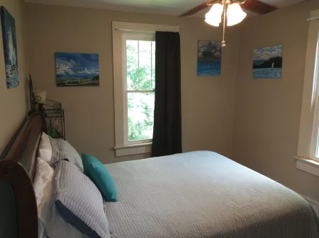 Historic Seneca Bungalow Отели рядом с достопримечательностью «Парк округа Юг Ков»