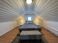 The B&W Haven: Stylish 3BR Escape with Private Office by LI Ferry