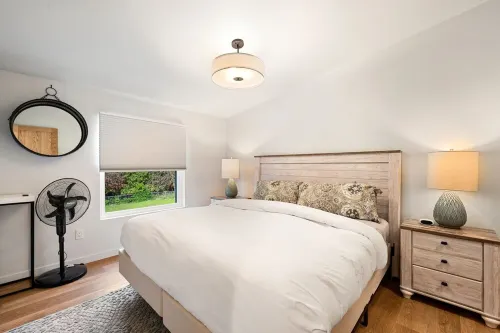 Newly Baileys Harbor Home, 1 Block DT, Open Concept with Huge Yard Hotel a Baileys Harbor