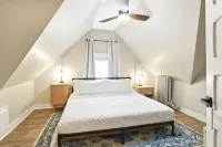 Elegant 7Br 2.5Bath Victorian Gem Sleeps 16+ Hotels in Springfield