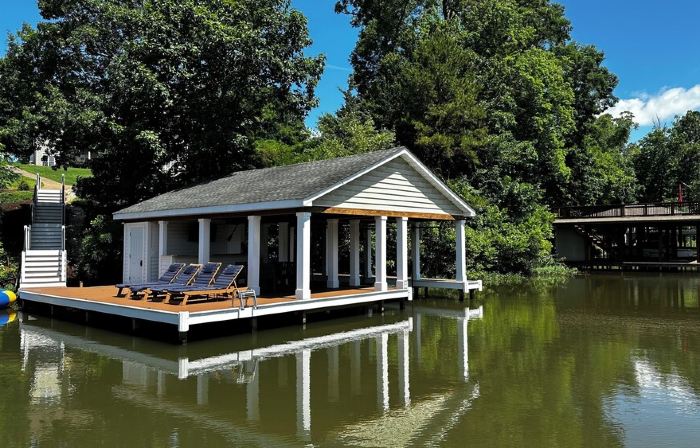 6000sf Luxury Home on Main Lake Cove – minutes off I-85