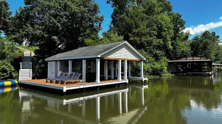 6000sf Luxury Home on Main Lake Cove – minutes off I-85