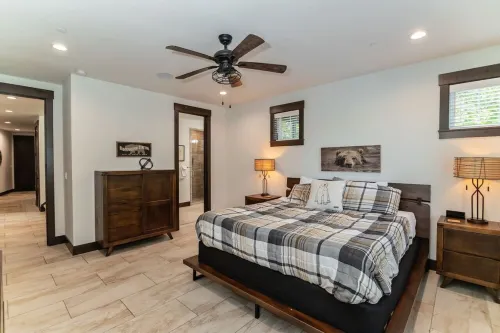 Group friendly, mt-view home with firepit, bunk house and screened-in dining