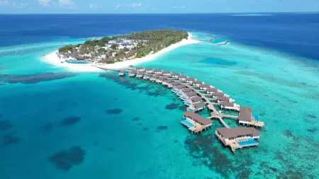 Avani+ Fares Maldives Resort Отели рядом с достопримечательностью «Ваккару»
