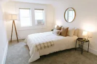 "The Carlisle" WARM MODERN STAY w/ Yard -Greyline