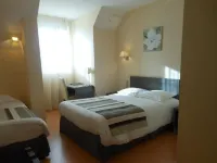 Hotel du Parc Hotels in Combreux