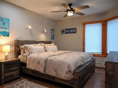 2 Story Condo @ Jay Peak w/ Hot Tub, Short Walk to Amphitheatre