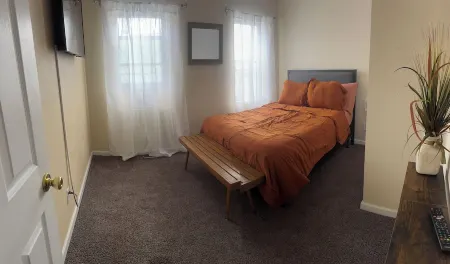 Charming and Cozy 3-bedroom Row Home - Ideal for Students, Travelers & Families! Отели в г. Уилмингтон