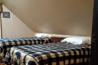 Enjoy your Getaway at the Peaceful Lakefront Chalet!