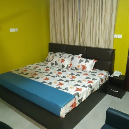 Julbert Plaza Hotel