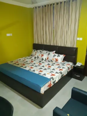 Julbert Plaza Hotel Hotels near Tema Cocoa Processing Company (CPC)