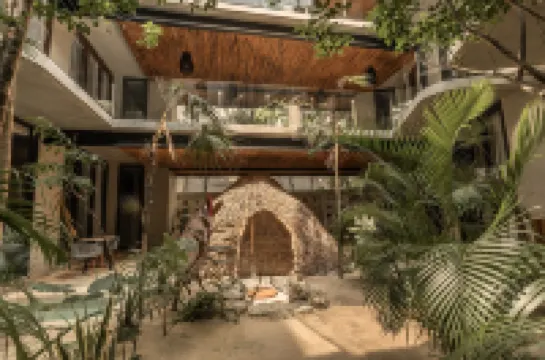 NAJ 圖蘭圖露目飯店