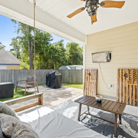 Beach House - the Beach Getaway by PHG