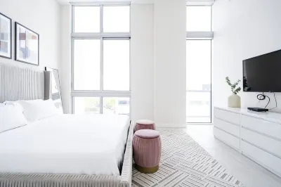 Bay View Design District Apt, Pool, Gym & Parking Hotels in Design District