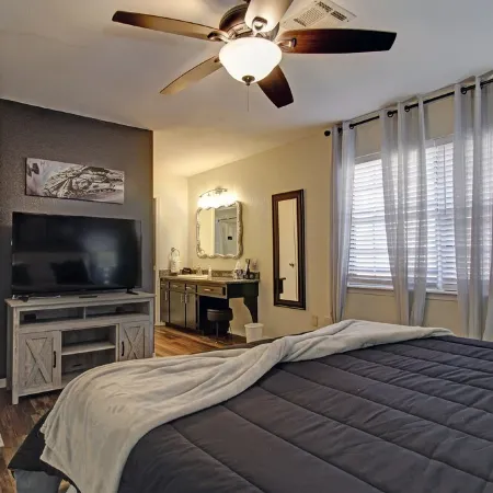 The Space Place: Cosmic-Themed Family Getaway Near Hotspots in Tulsa, Oklahoma!