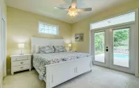 4-bedroom house in charming Bradenton, with private pool, spa, and boat dock.