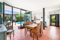 ANANA Binisafua | Villa with a pool by the sea