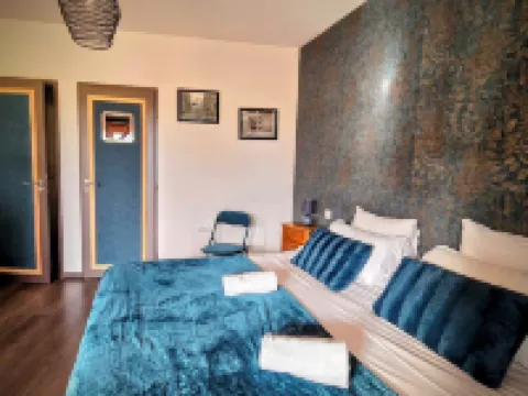 Le Clos des Roses - Chambre d'hôtes Hôtels à : Pérouges