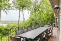 Stunning 5-bedroom, 4.5-bath Bluff home with Spectacular, Panoramic Bay Views