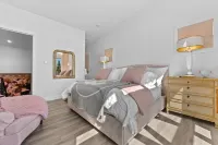 Modern Luxury Waterfront On Old Mission Peninsula Hotels in Peninsula Township