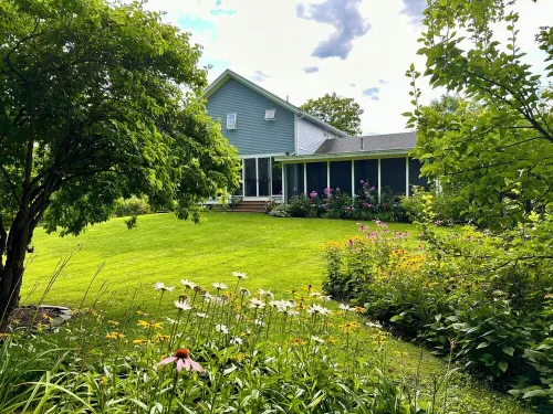 Bright, modern, 4-bedroom south-end home perfect for friends and family