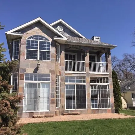 Gorgeous Water Front Retreat On Chain Of Lakes With Private Boat Launch!