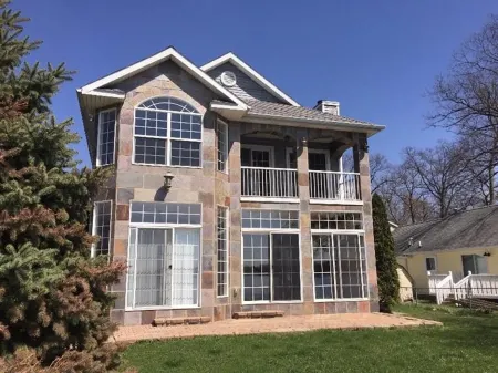 Gorgeous Water Front Retreat On Chain Of Lakes With Private Boat Launch!