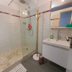 A tropical break in this charming F3 between sea and mountains. Hôtels à : 