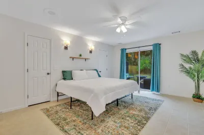 Beautiful 4 Bedroom Home near Wormsloe! Gameroom! Hotels near Savannah State University