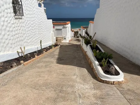 Well maintained bungalow just 3 minutes walk from the white sandy beach Отели в г. Коста Кальма