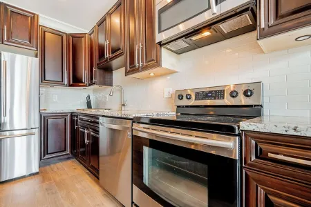 Elegant West Vancouver Suite