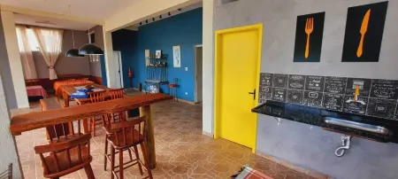 Lakeside retreat with stunning views and close to Thermas Water Park