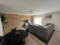 Tupper Retreat - Modern 3 Bedroom 2 bathroom home with ALL amenities!! Các khách sạn ở Kalgoorlie
