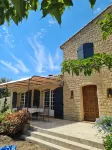 Air-conditioned villa with pool and fence