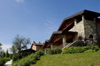 Apartments with pool surrounded by nature Hotels in Toscolano Maderno