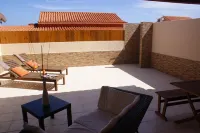 3 Bed, 2 bath house - great location & views - Hot Tub, BBQ, FIBRE Wifi, SKY Hotel a Caleta De Fuste