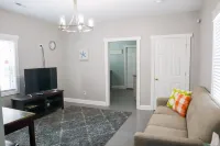 Steps Away Downtown Douthit Greenville Getaway!