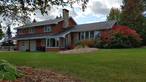 86" TV, Sauna, Firepit, Gym, Ping Pong, Pool, Foosball, Plenty of Parking, Grill