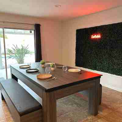 Fabulous!! Heart of Scottsdale with Temp Ctrl Pool-Minutes from Old Town!! Dining/Meeting Rooms