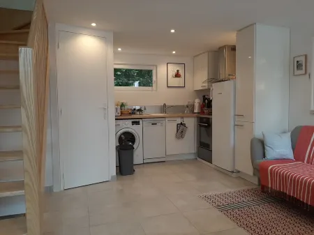 Jolie maison de vacances à Sainte Marine Отели в г. Комбри