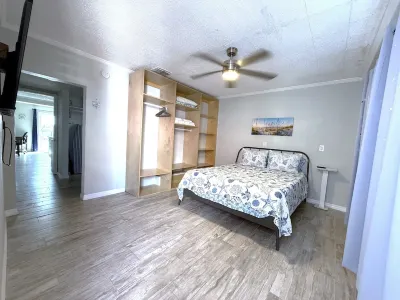 Madeira Beach1 Waterfront & 2-3 minutes' Walk to the Beach