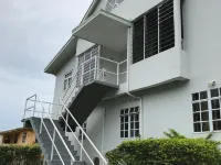 2 Bedroom Suite -Residential area, easy access to everywhere! Homeaway from Home Hotels in Choc