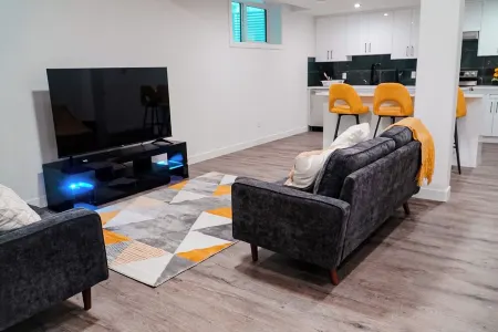 Executive , Serene, Beautiful 2 bedroom Basement Apartment