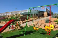 Villa 5 ch, 6 s. b., air conditioning, heated swimming pool, garden, fitness, bird watching. Hotels in Silves