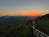 Wintergreen 1bed Condo, Walk to slopes, close to Hiking, Breweries, Wineries