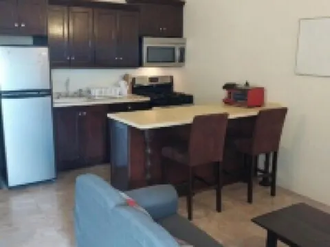 Beautiful island getaway, close proximity to popular beaches and historic site A 紐卡斯爾酒店
