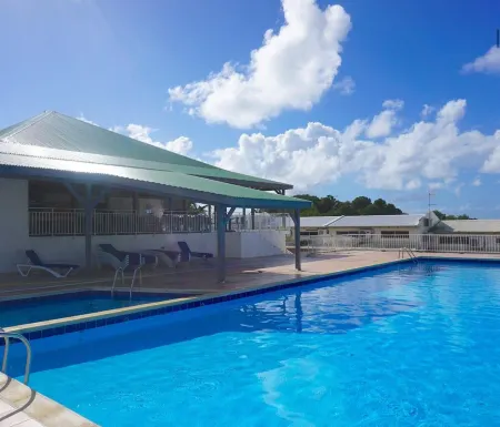 Duplex with breathtaking view of the marina du gosier with swimming pool and cistern Отели рядом с достопримечательностью «Centre Remy Nainsouta»