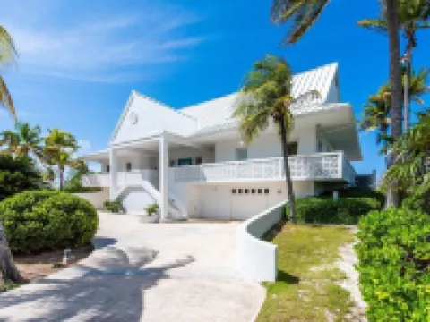 So Serene Oceanfront Villa, Rum Point, Private Beach, Hot Tub, Kayak, Snorkeling Hotels in North Side