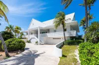 So Serene Oceanfront Villa, Rum Point, Private Beach, Hot Tub, Kayak, Snorkeling